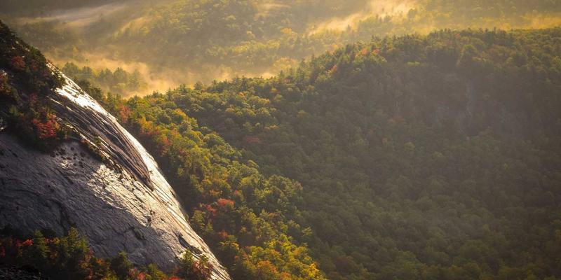 上海夜间电竞酒店体验报告：不止于游戏，一场融合电竞、住宿与社交的都市新潮玩法