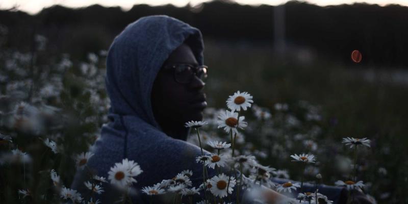 上海深夜书店漫游指南：从独立书屋到24小时书吧，在文字中寻找都市夜归人的精神角落