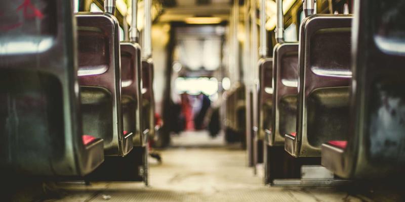 夜上海新玩法:从Speakeasy密码酒吧到未来感沉浸空间,解锁魔都主题娱乐地图