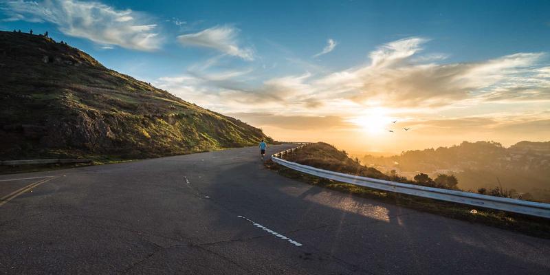 魔都夜色创作营：跟随专业摄影师，解锁外滩光影与弄堂夜生活的双重奏